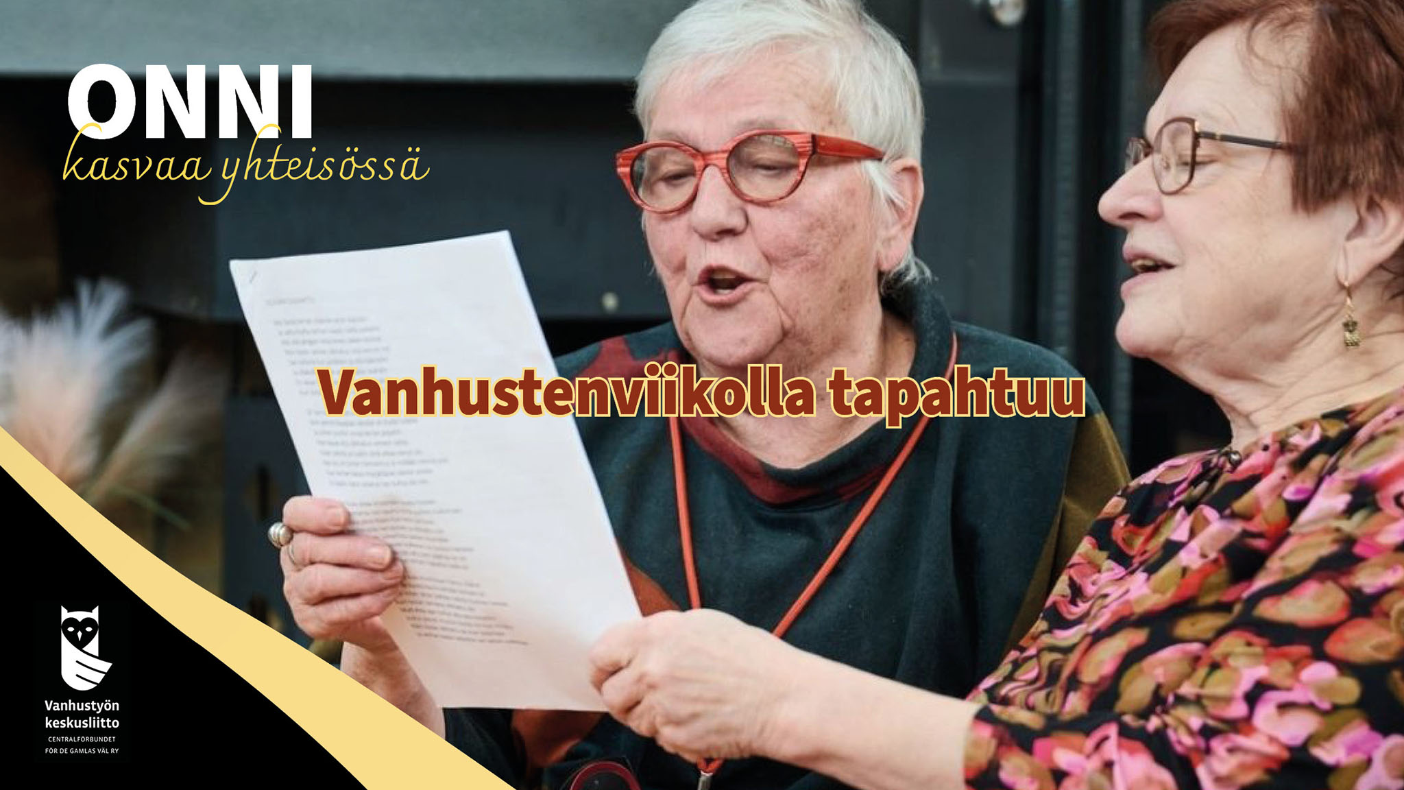 Laulavia ikäihmisiä