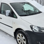 Ukrainaan lähtevä valkoinen Volkswagen-pikkupaku