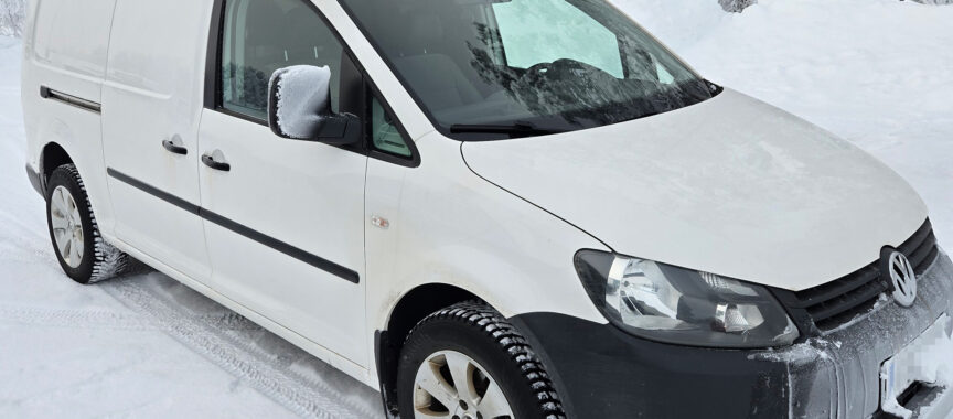 Ukrainaan lähtevä valkoinen Volkswagen-pikkupaku