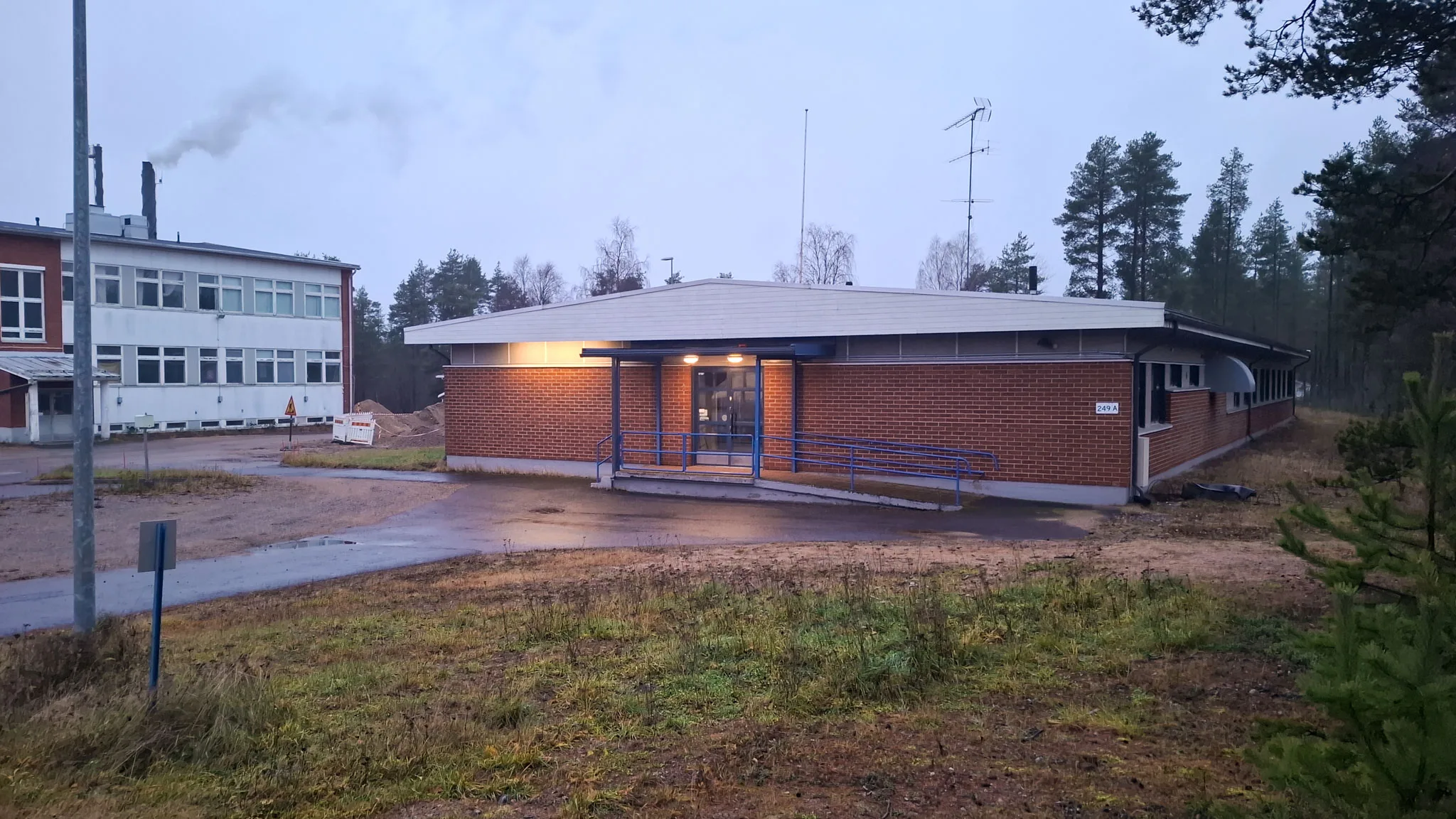 Entisen ammattioppilaitoksen päärakennus
