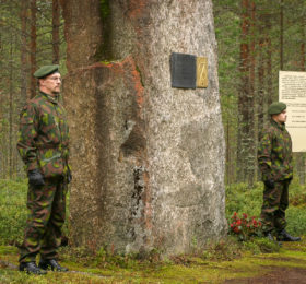 Lapinsodan muistomerkki Aittojärvellä