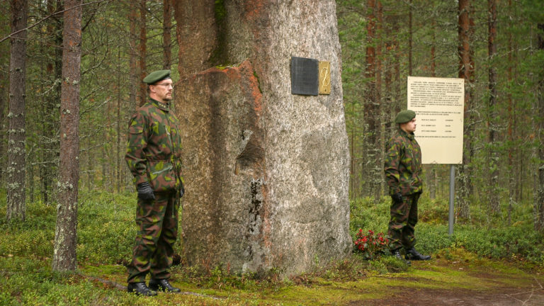 Lapinsodan muistomerkki Aittojärvellä