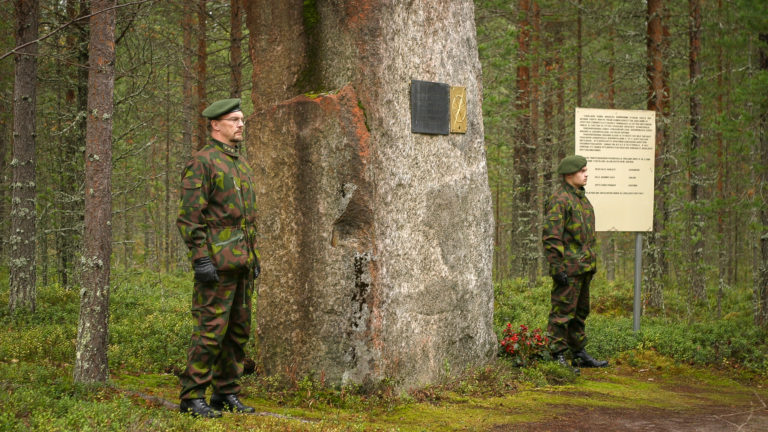 Lapinsodan muistomerkki Aittojärvellä