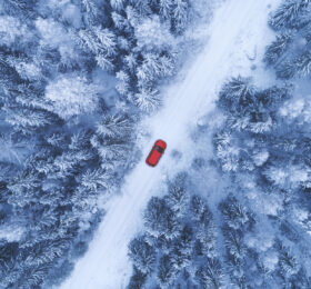 Auto ilmasta kuvattuna