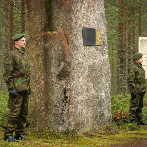 Lapinsodan muistomerkki Aittojärvellä