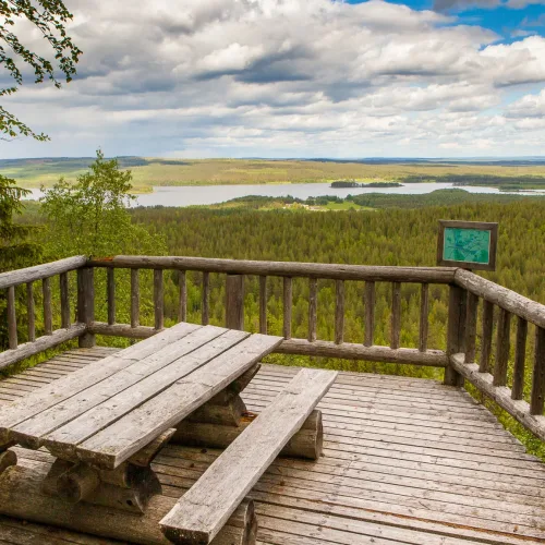 Näkymä näköalatasanteelta Jaurakkajärvelle