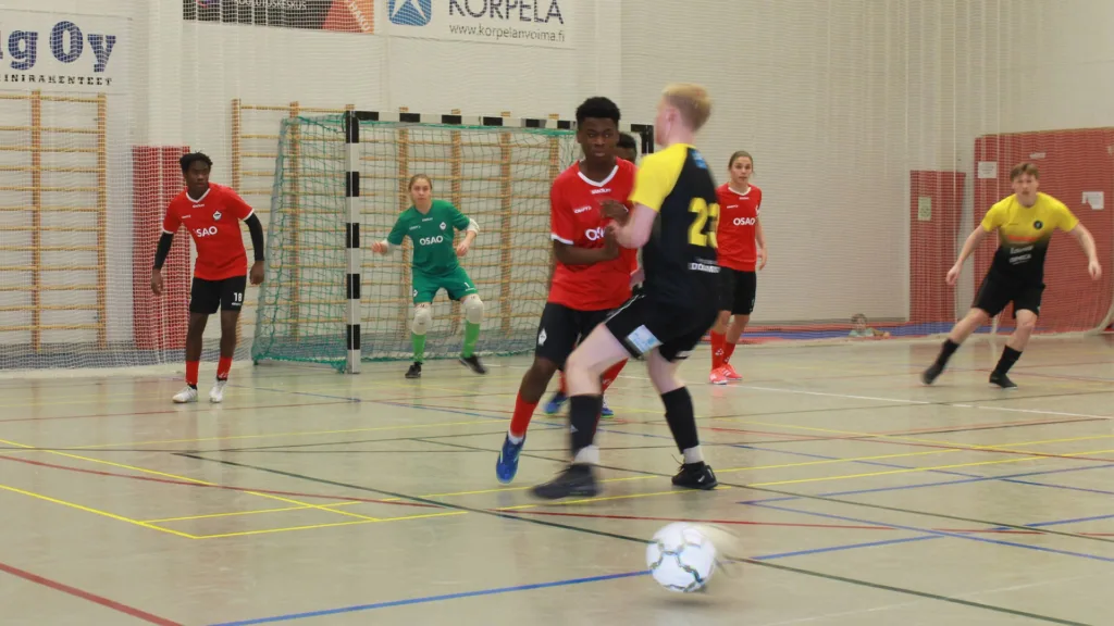Futsal-ottelu Tuomas Sammelvuo -salissa