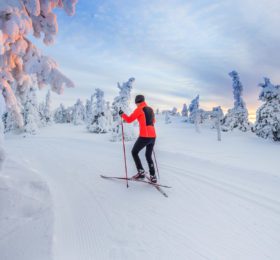 Hiihtäjä Syötteen maastossa