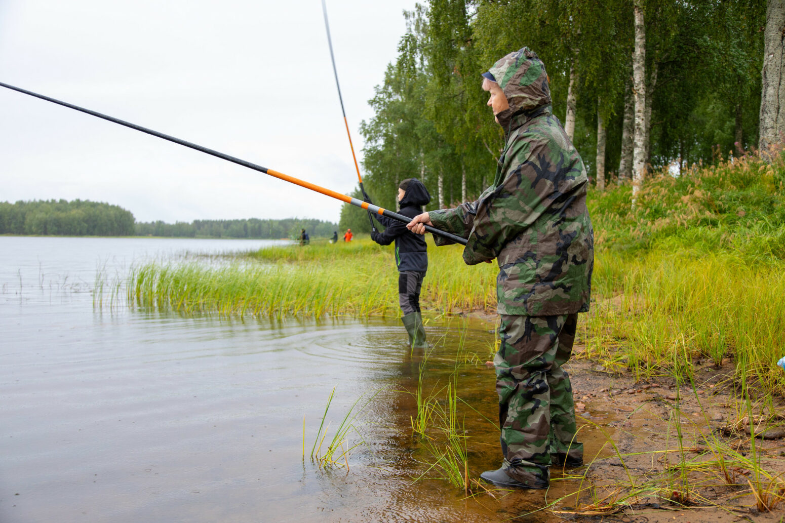 Onkijoita Iinattijärven rannassa