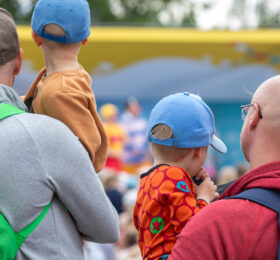 Isät ja lapset konsertissa