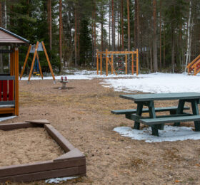 Lakarin leikkipuisto