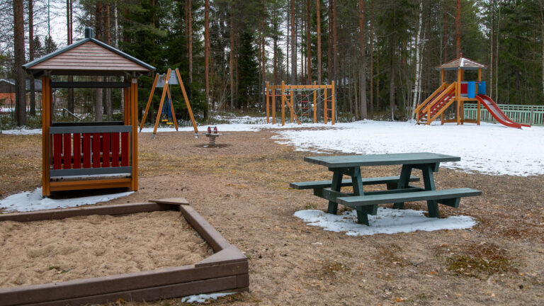 Lakarin leikkipuisto