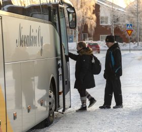 LInja-auto ja asiakkaita