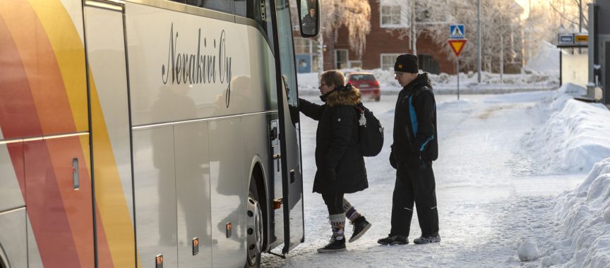 LInja-auto ja asiakkaita