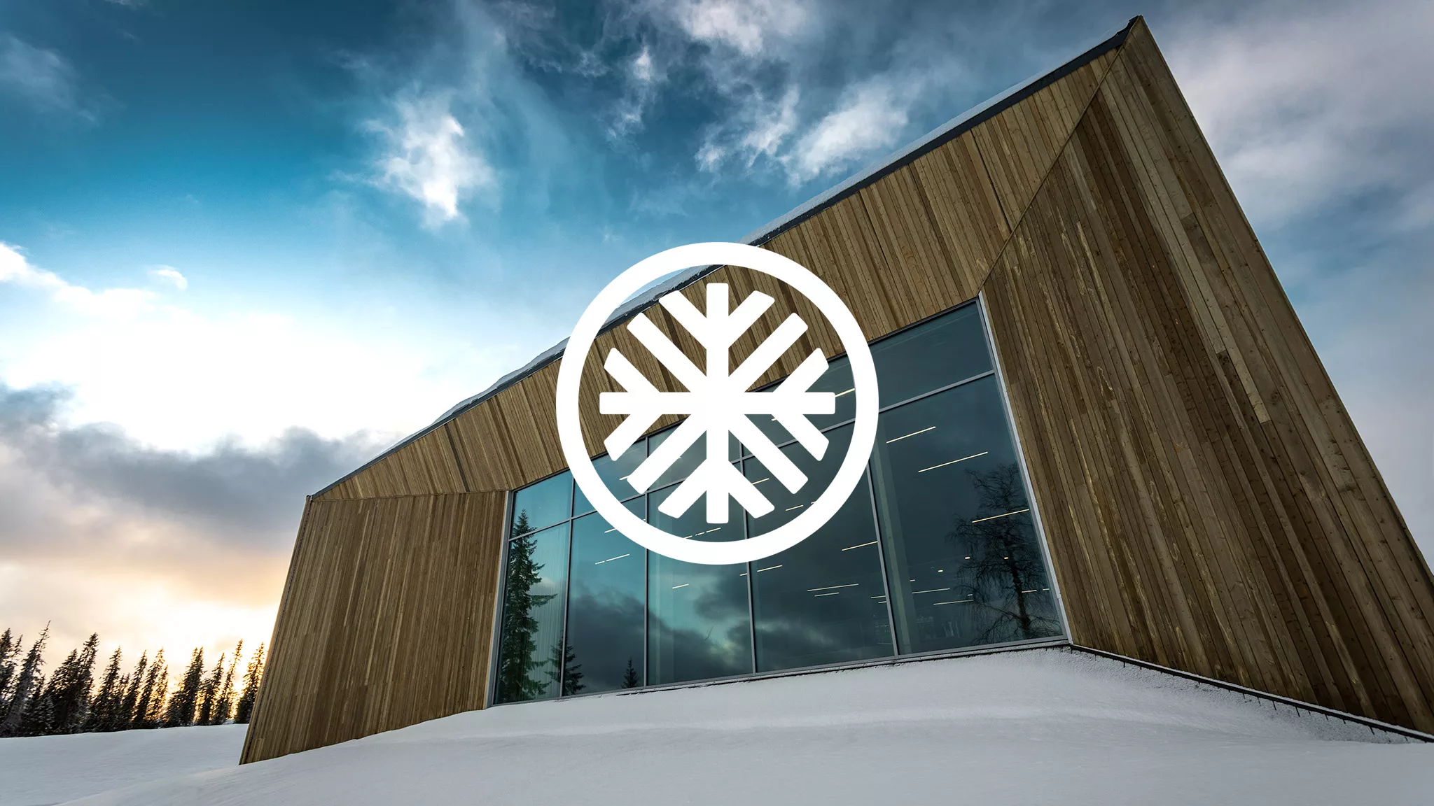 Lumiareena ulkoa, keskellä logo