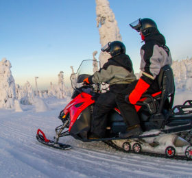 Moottorikelkkailijat Syötteellä