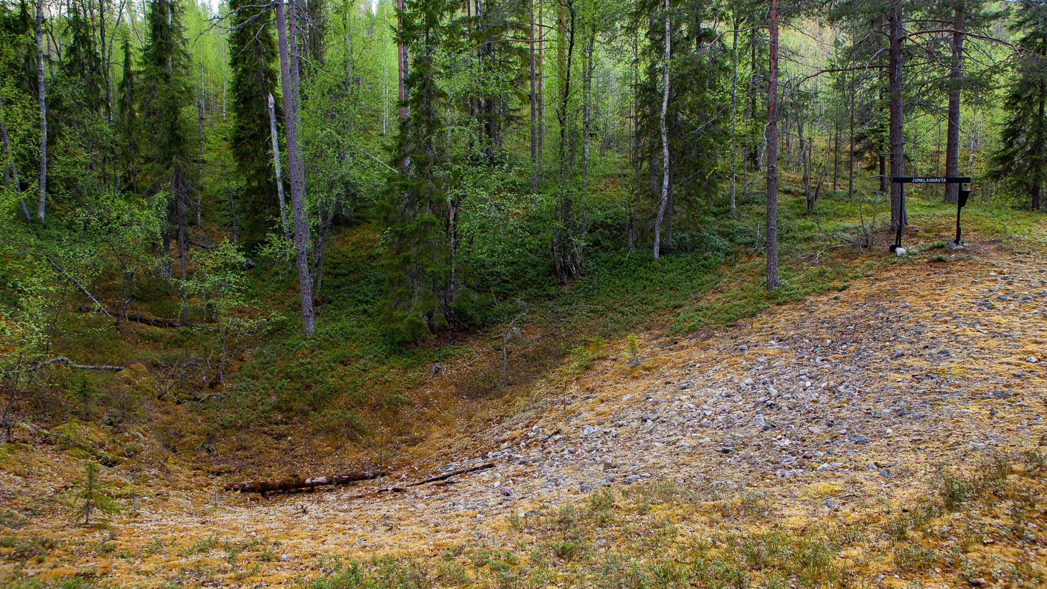 Näkymän Jumalanhaudan pohjalle