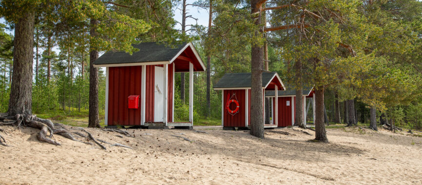 Pudasjärven rannan uimakoppeja