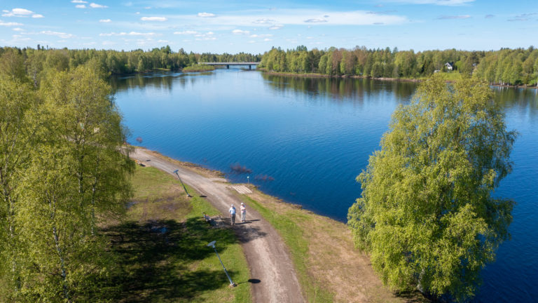 Rantaraittia Iijoen varrella