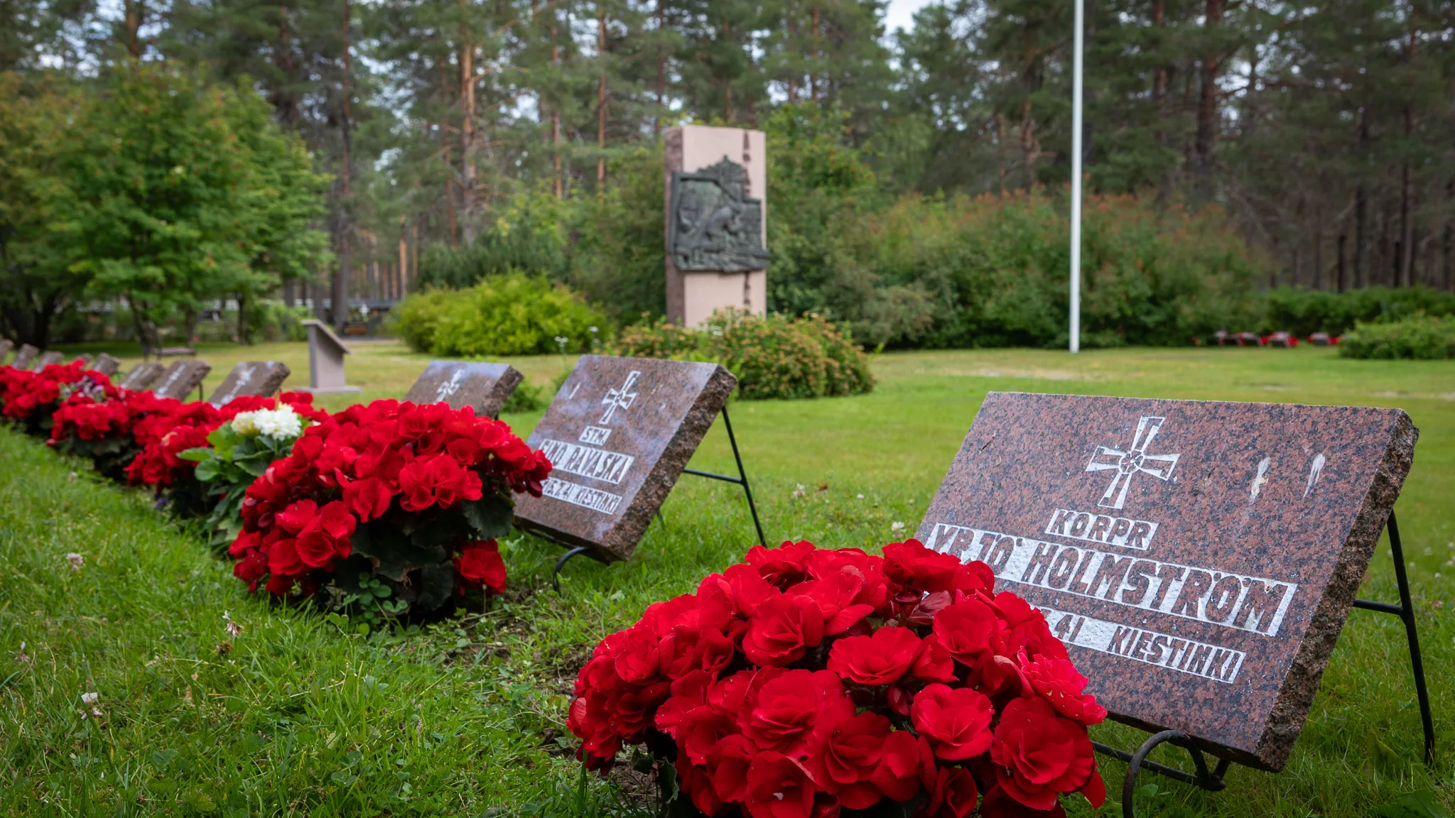 Kukitettuja sankarihautoja