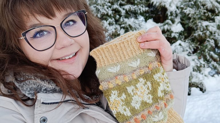 Nea Tuomaala ja Pudasjärvi-neule